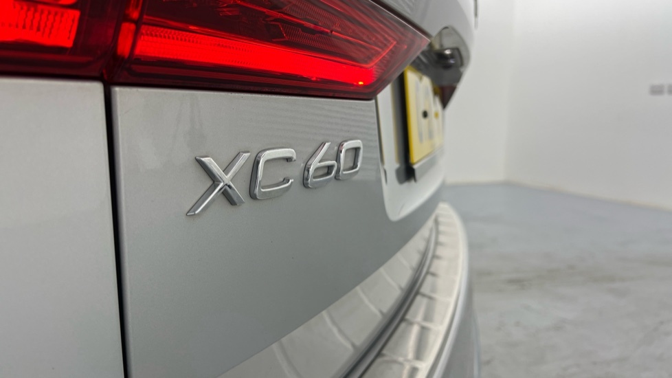 Volvo XC60 2L R-design Black #52