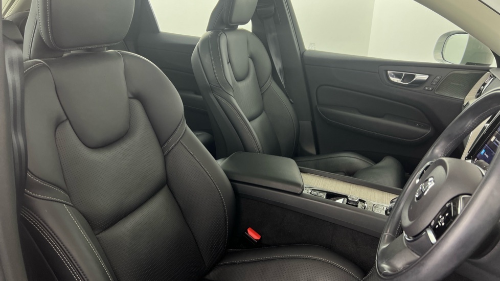 Volvo XC60 2L R-design Black #9