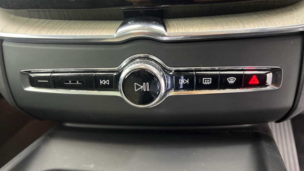 Volvo XC60 2L R-design Black #35