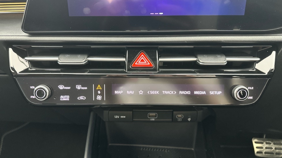 Kia e-Niro 64.8Kwh 4 Suv White #30