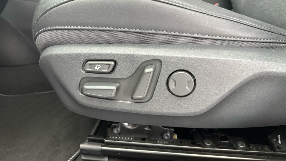Kia e-Niro 64.8Kwh 4 Suv White #46