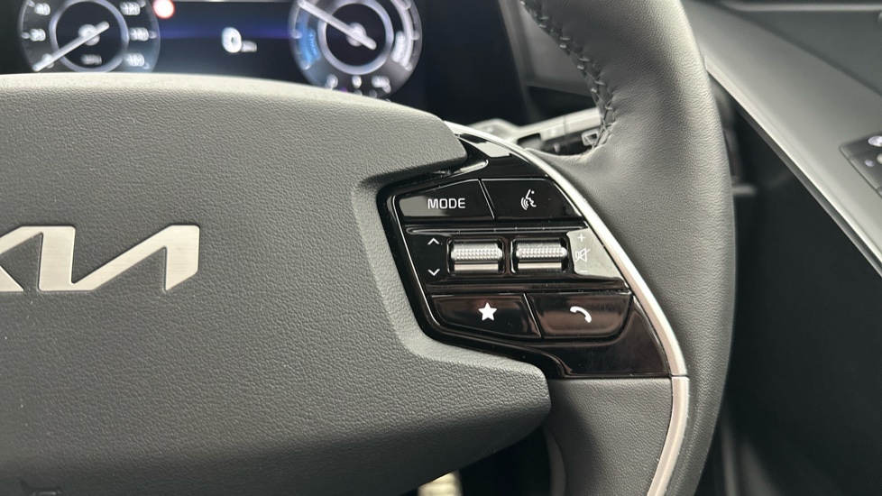 Kia e-Niro 64.8Kwh 4 Suv White #12