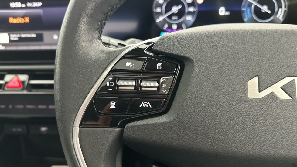 Kia e-Niro 64.8Kwh 4 Suv White #11