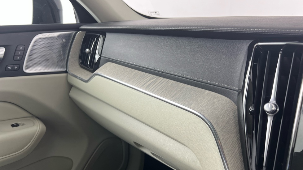 Volvo XC60 Inscription Pro Black #46
