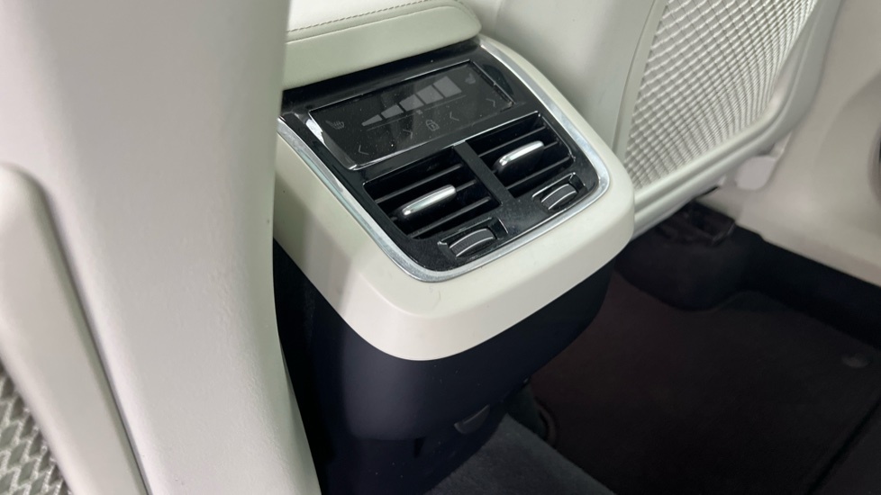 Volvo XC60 Inscription Pro Black #54