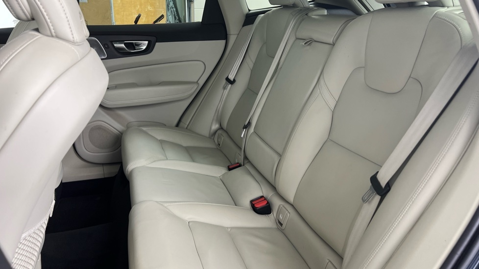 Volvo XC60 Inscription Pro Black #32