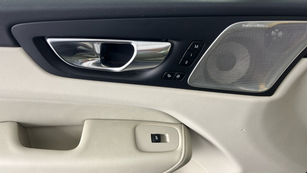 Volvo XC60 Inscription Pro Black #52