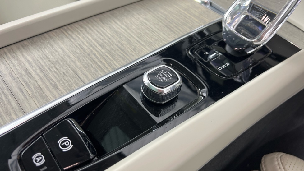 Volvo XC60 Inscription Pro Black #26