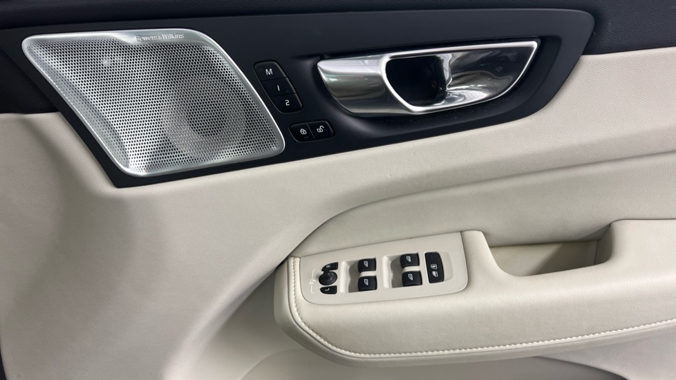 Volvo XC60 Inscription Pro Black #28