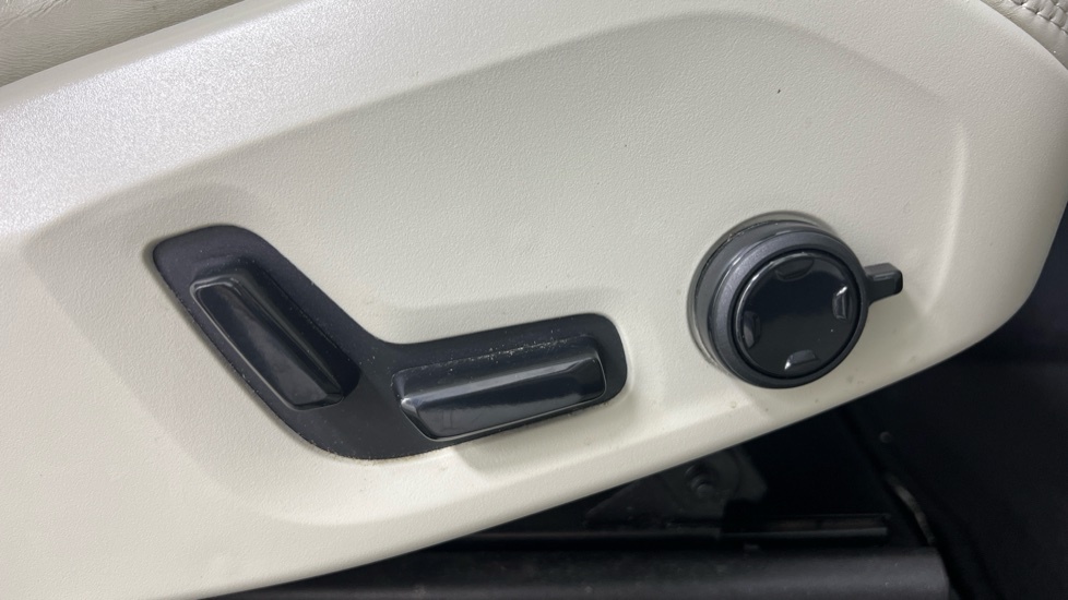Volvo XC60 Inscription Pro Black #29