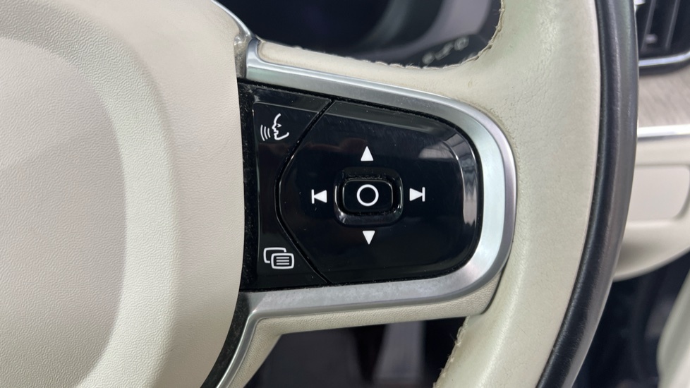 Volvo XC60 Inscription Pro Black #21