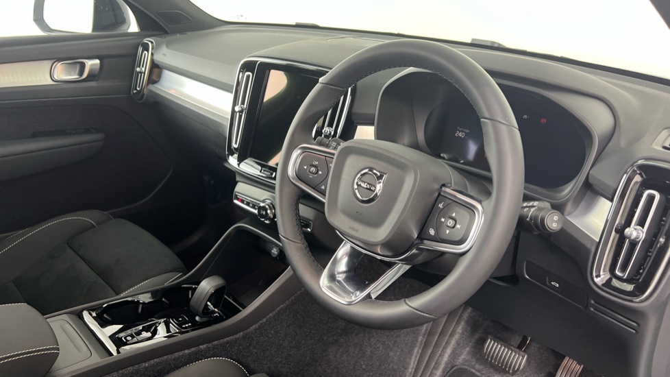 Volvo XC40 B3 Plus, Mild Hybrid, Dark White #4