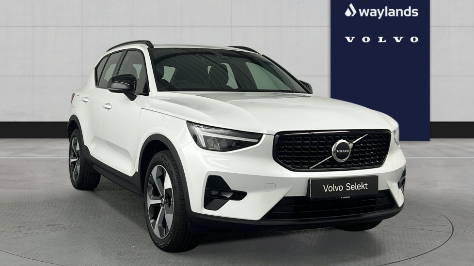Volvo XC40 B3 Plus, Mild Hybrid, Dark White