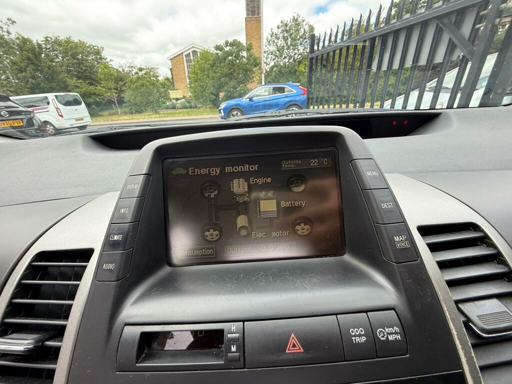 Toyota Prius 1.5 T4 Cvt Black #24