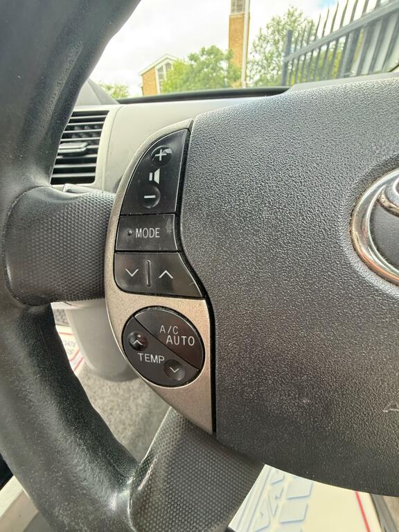 Toyota Prius 1.5 T4 Cvt Black #22