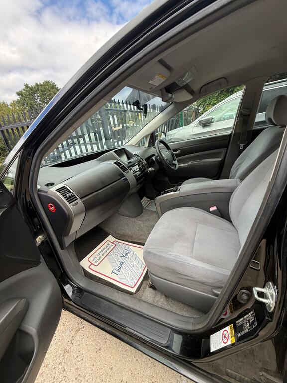 Toyota Prius 1.5 T4 Cvt Black #12