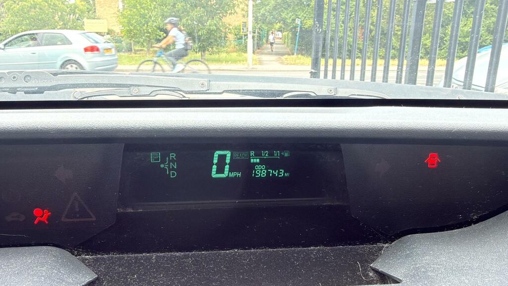 Toyota Prius 1.5 T4 Cvt Black #29