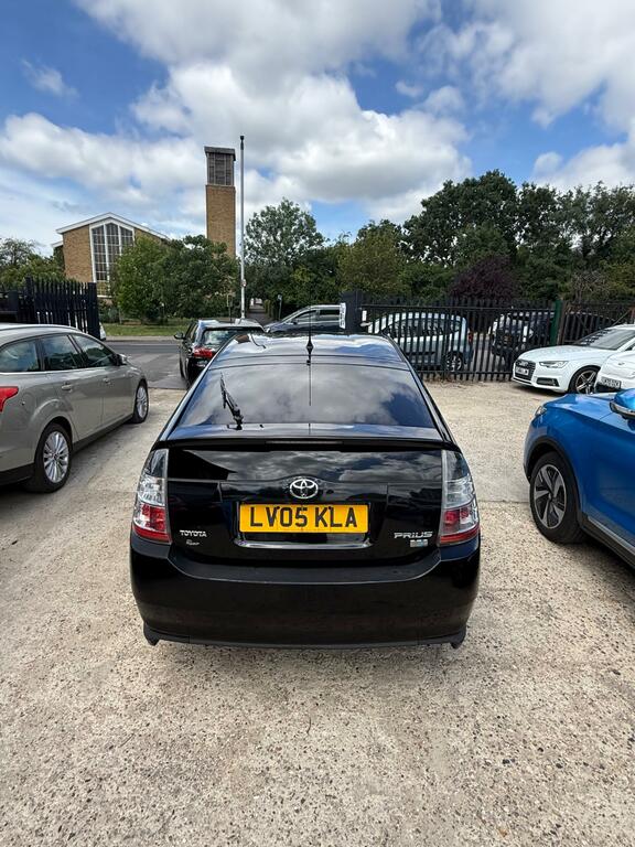 Toyota Prius T Spirit Black #6