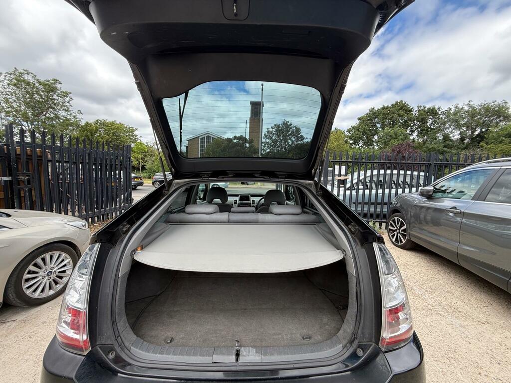 Toyota Prius 1.5 T4 Cvt Black #9
