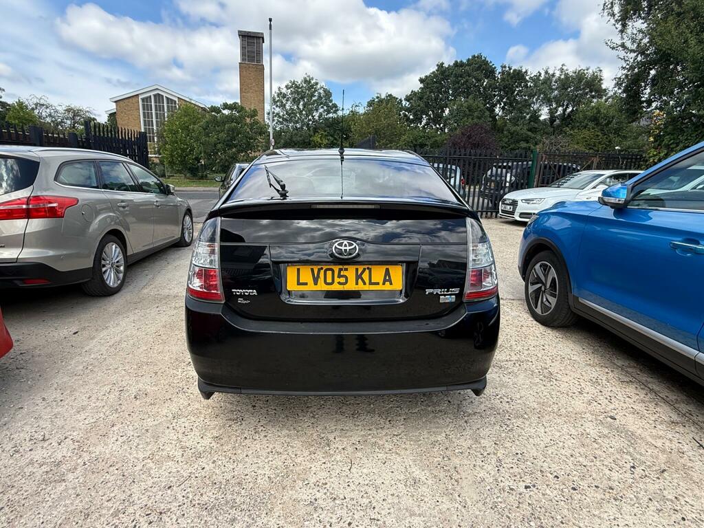 Toyota Prius T Spirit Black #5