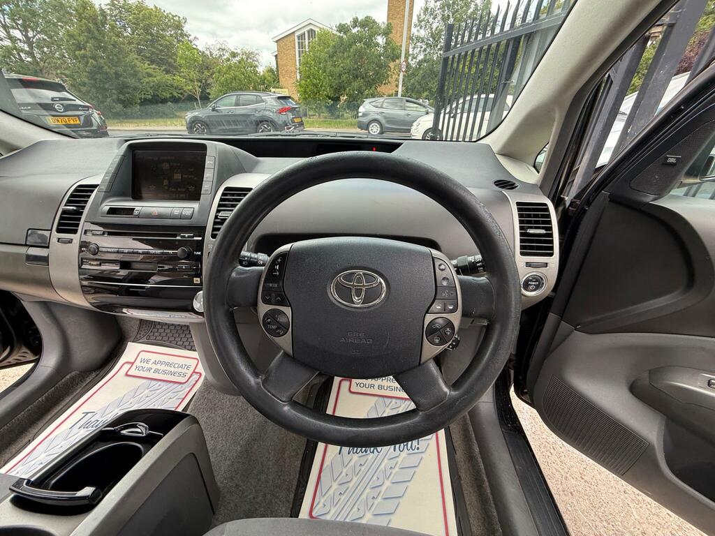 Toyota Prius 1.5 T4 Cvt Black #20