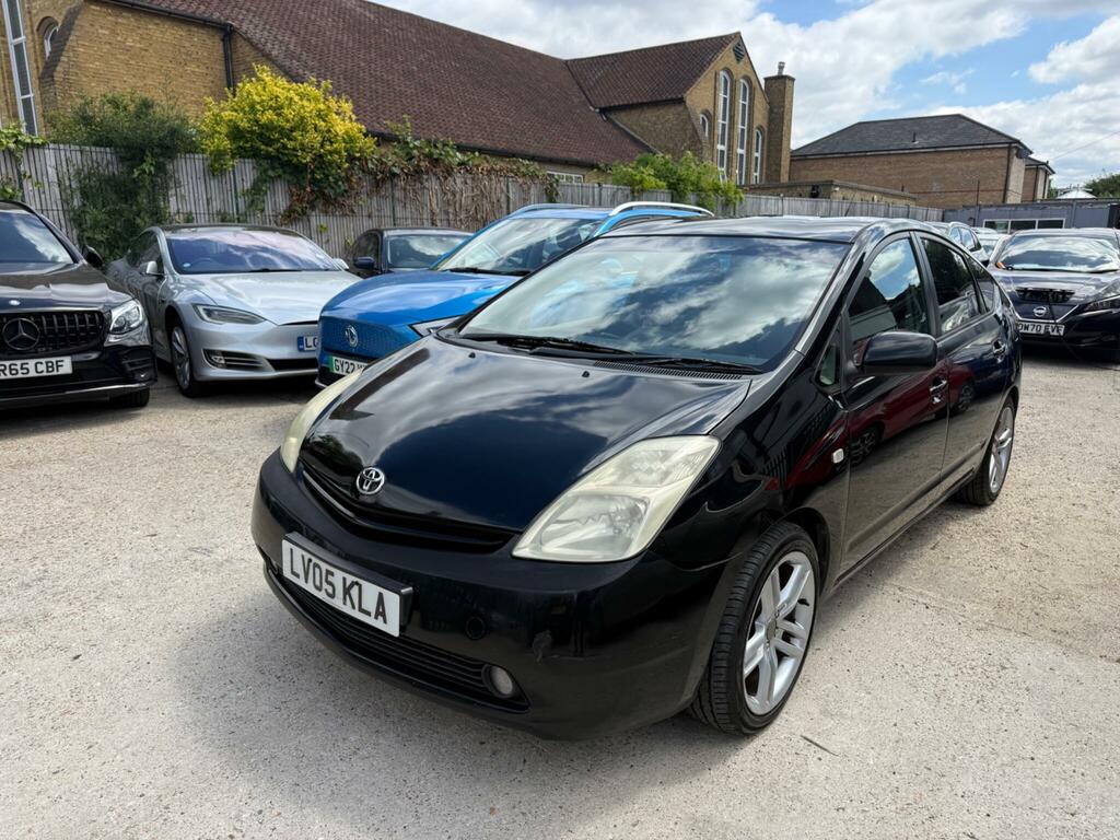Toyota Prius T Spirit Black #3
