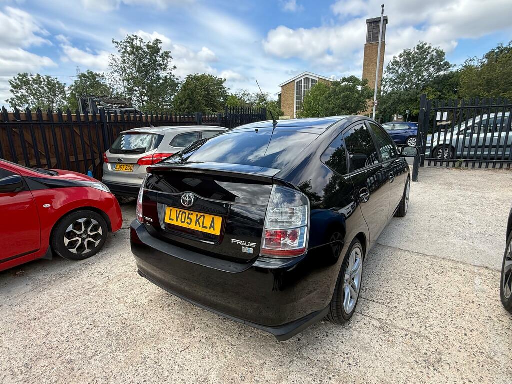 Toyota Prius 1.5 T4 Cvt Black #7