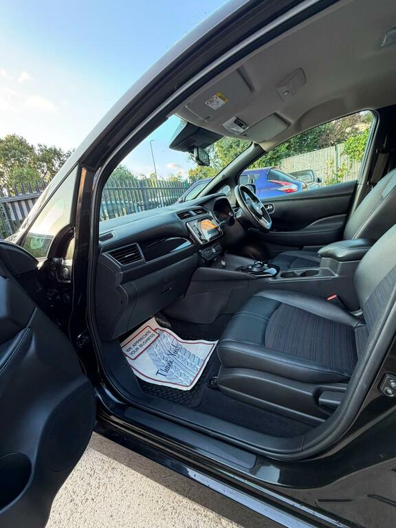 Nissan Leaf N-connecta Black #6