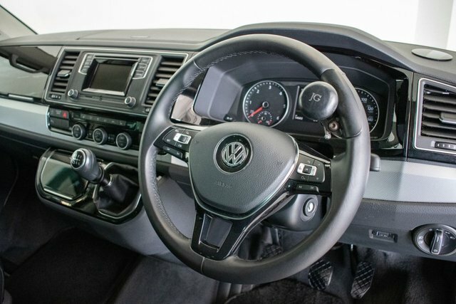Volkswagen Caravelle Mpv White #14