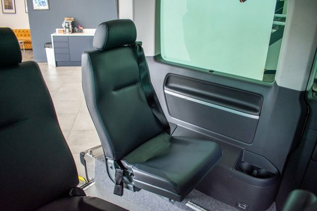 Volkswagen Caravelle Mpv White #24