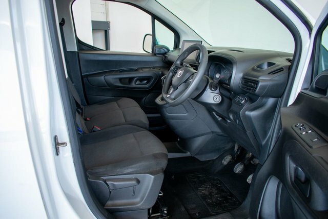 Vauxhall Combo 1.5 Turbo D 2300 Sportive Panel Van Man White #4