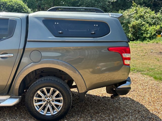 Mitsubishi L200 2.4 Di-d Dc Warrior Pickup Double Cab M VU67HDH Green #3