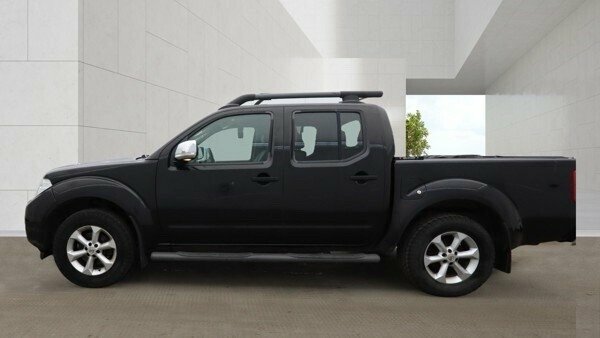 Nissan Navara 2.5 Dci Tekna Pickup Double Cab Black #6