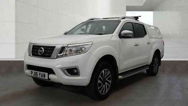 Nissan Navara 2.3 Dci Tekna Pickup Double Cab White #2