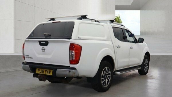 Nissan Navara 2.3 Dci Tekna Pickup Double Cab White #4
