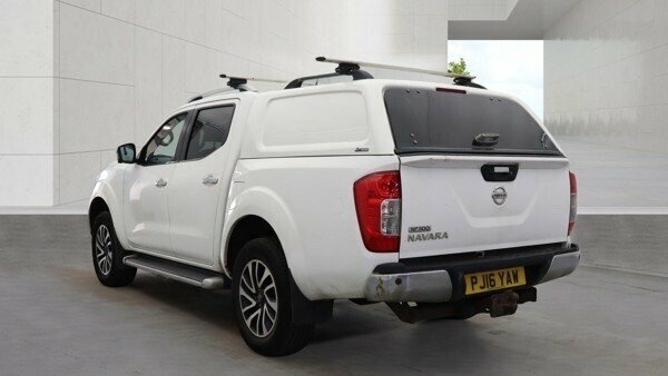 Nissan Navara 2.3 Dci Tekna Pickup Double Cab White #3