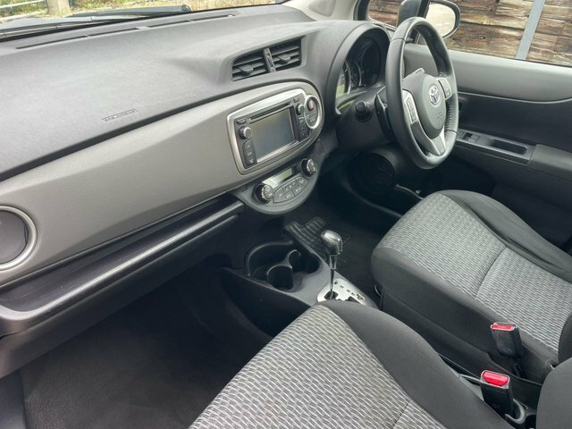 Toyota Yaris 1.3 Vvt-i Icon Plus 99 Bhp Red #11