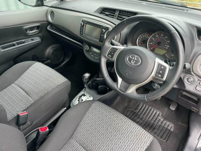 Toyota Yaris 1.3 Vvt-i Icon Plus 99 Bhp Red #8