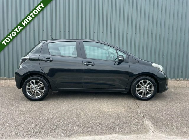 Toyota Yaris 1.3 Vvt-i Icon Plus 99 Bhp Red #3