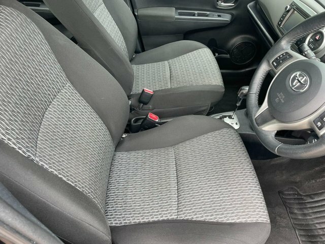 Toyota Yaris 1.3 Vvt-i Icon Plus 99 Bhp Red #9