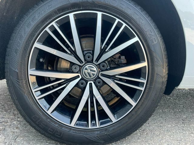 Volkswagen Golf 2017 1.4 Tsi Se Nav Hatchback Dsg Euro White #6