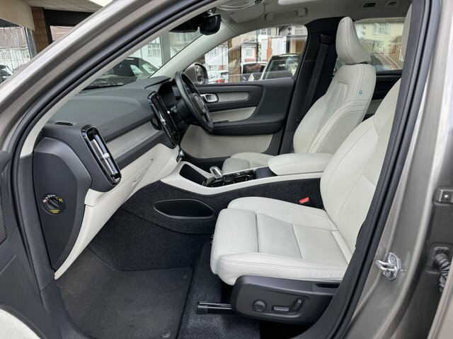 Volvo XC40 1.5 T3 Inscription Pro Suv Euro 6 YH21BXZ Grey #2