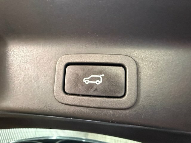 Jaguar F-Pace Blue #37