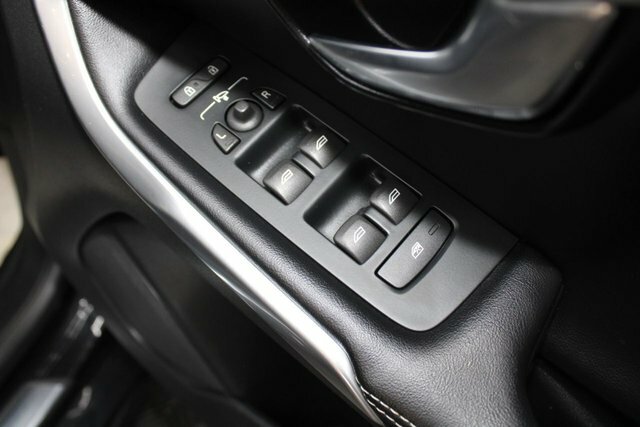 Volvo V40 2.0 D4 R-design Lux Nav 188 Bhp Silver #13