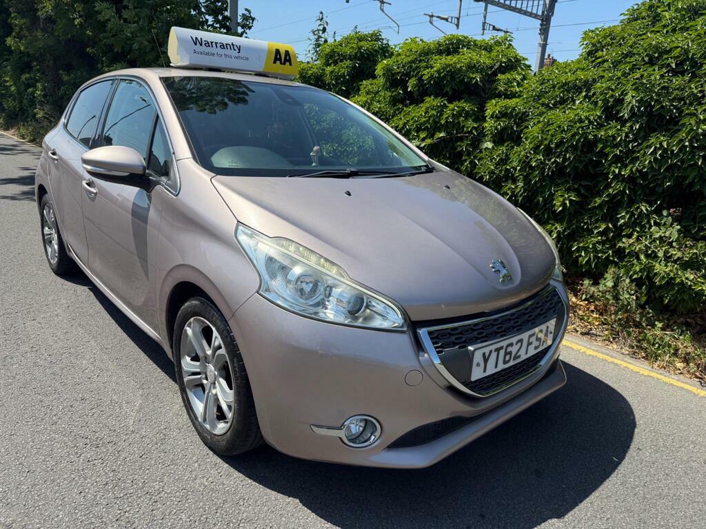 Peugeot 208 1.2 Vti Allure Euro 5 Pink #6