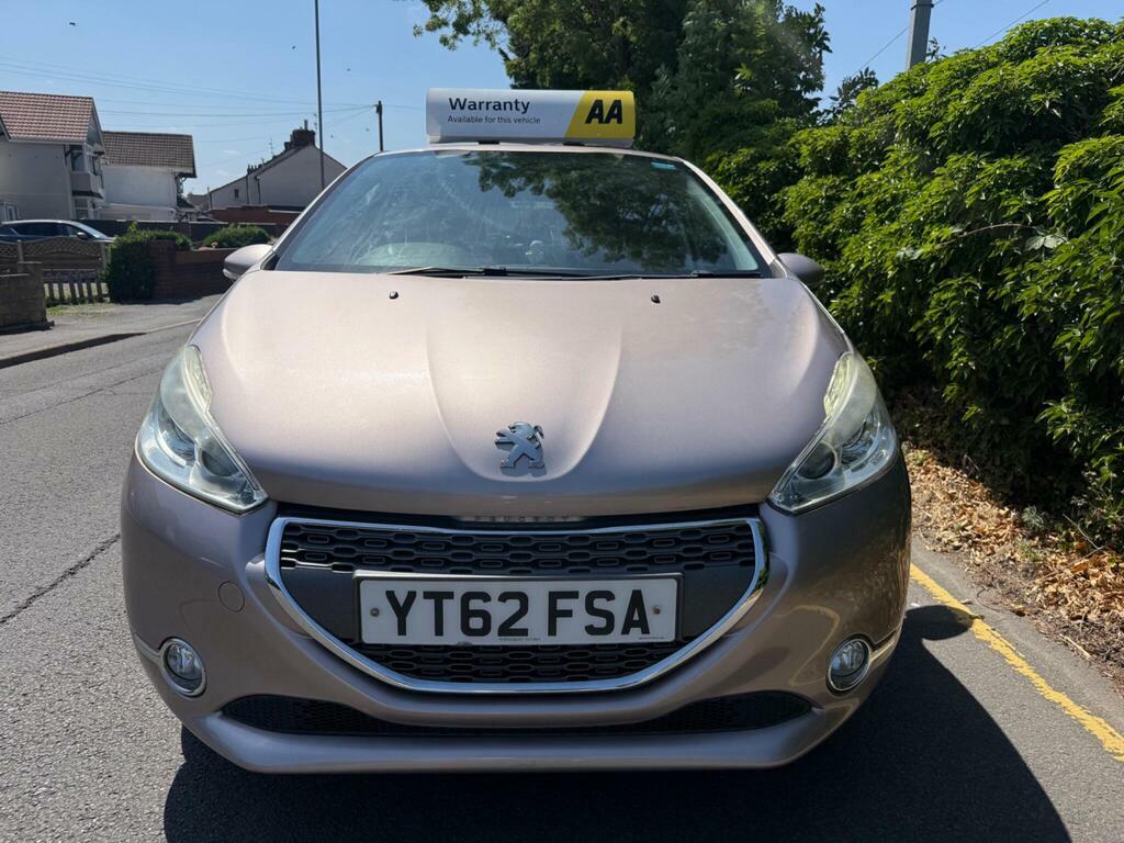 Peugeot 208 1.2 Vti Allure Euro 5 Pink #3