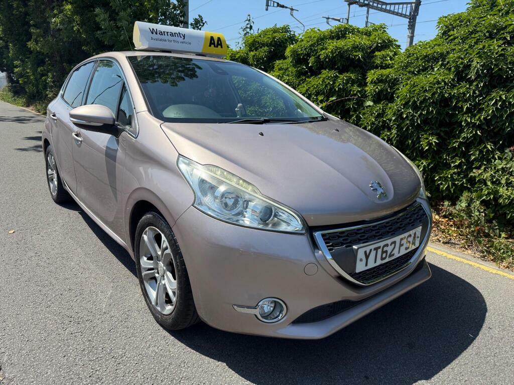 Peugeot 208 1.2 Vti Allure Euro 5 Pink #2