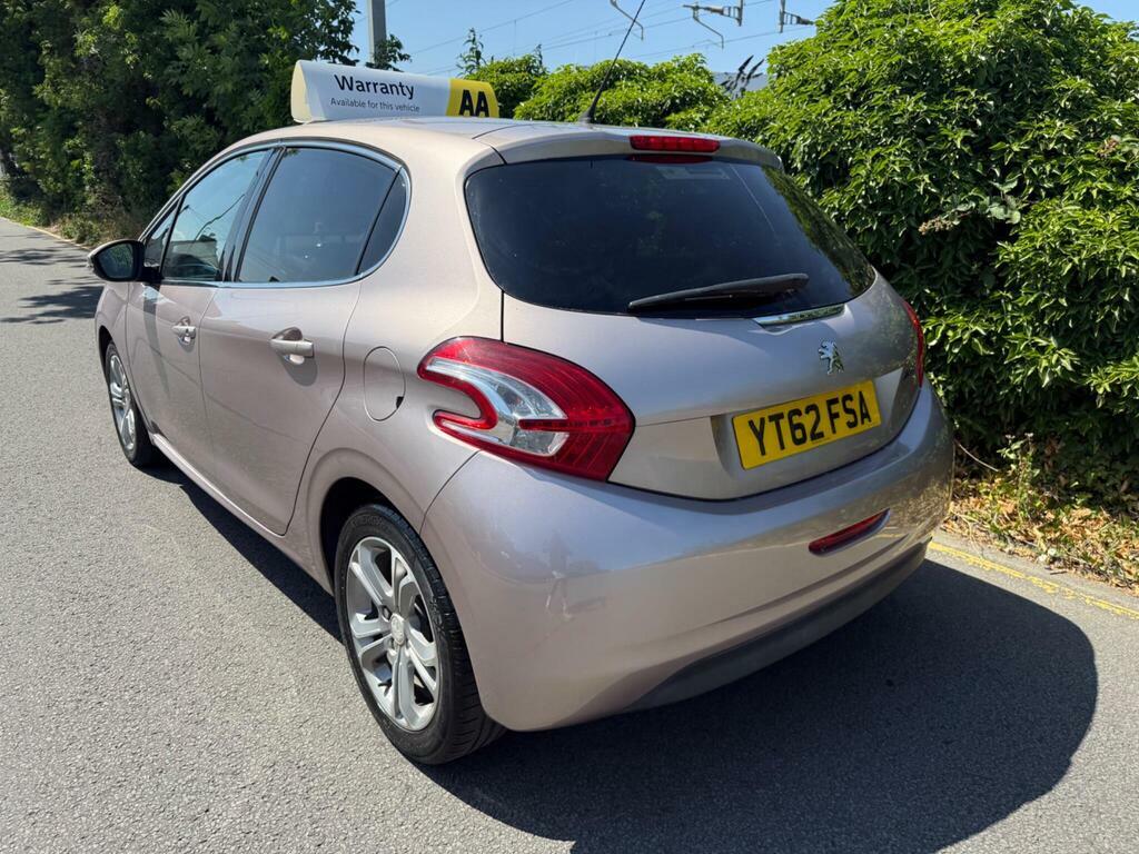 Peugeot 208 1.2 Vti Allure Euro 5 Pink #5