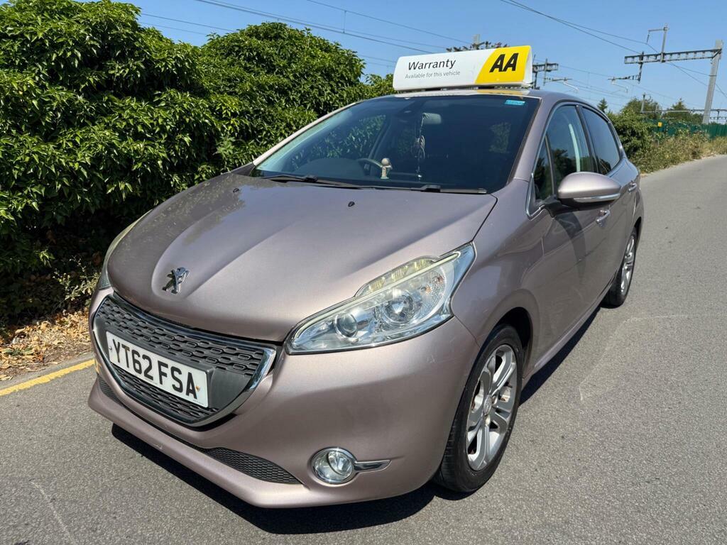 Peugeot 208 1.2 Vti Allure Euro 5 Pink #4