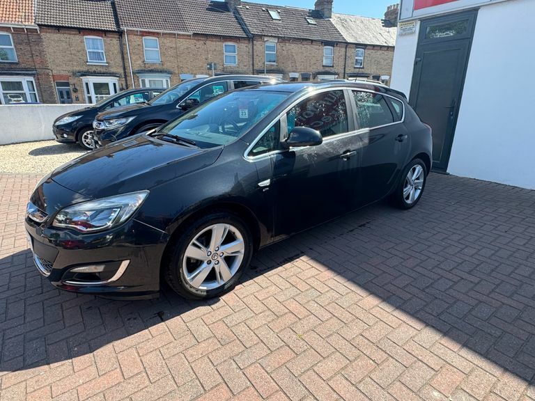 Vauxhall Astra 1.4T 16V Sri Black #3